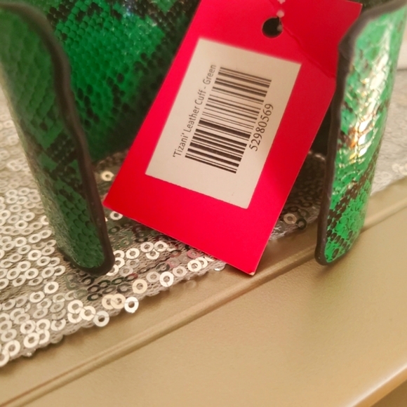 Statement cuff bracelet - Picture 5 of 5